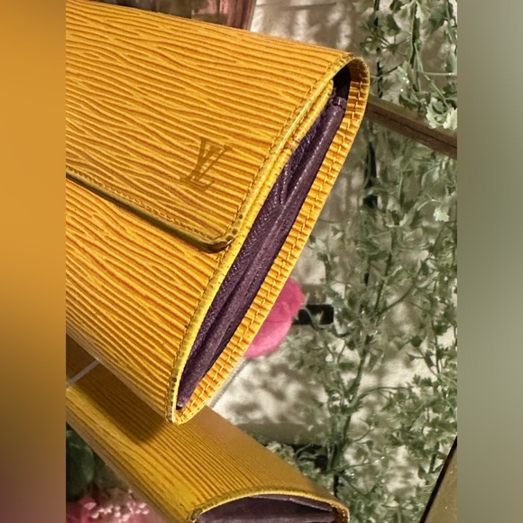 LOUIS VUITTON YELLOW EPI PORTE FEUILLE SARAH LONG WALLET NO BOX - Picture 15 of 17
